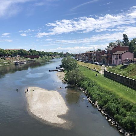 L' Appartamento Del Borgo - Parcheggio Riservato Pavia Eksteriør billede