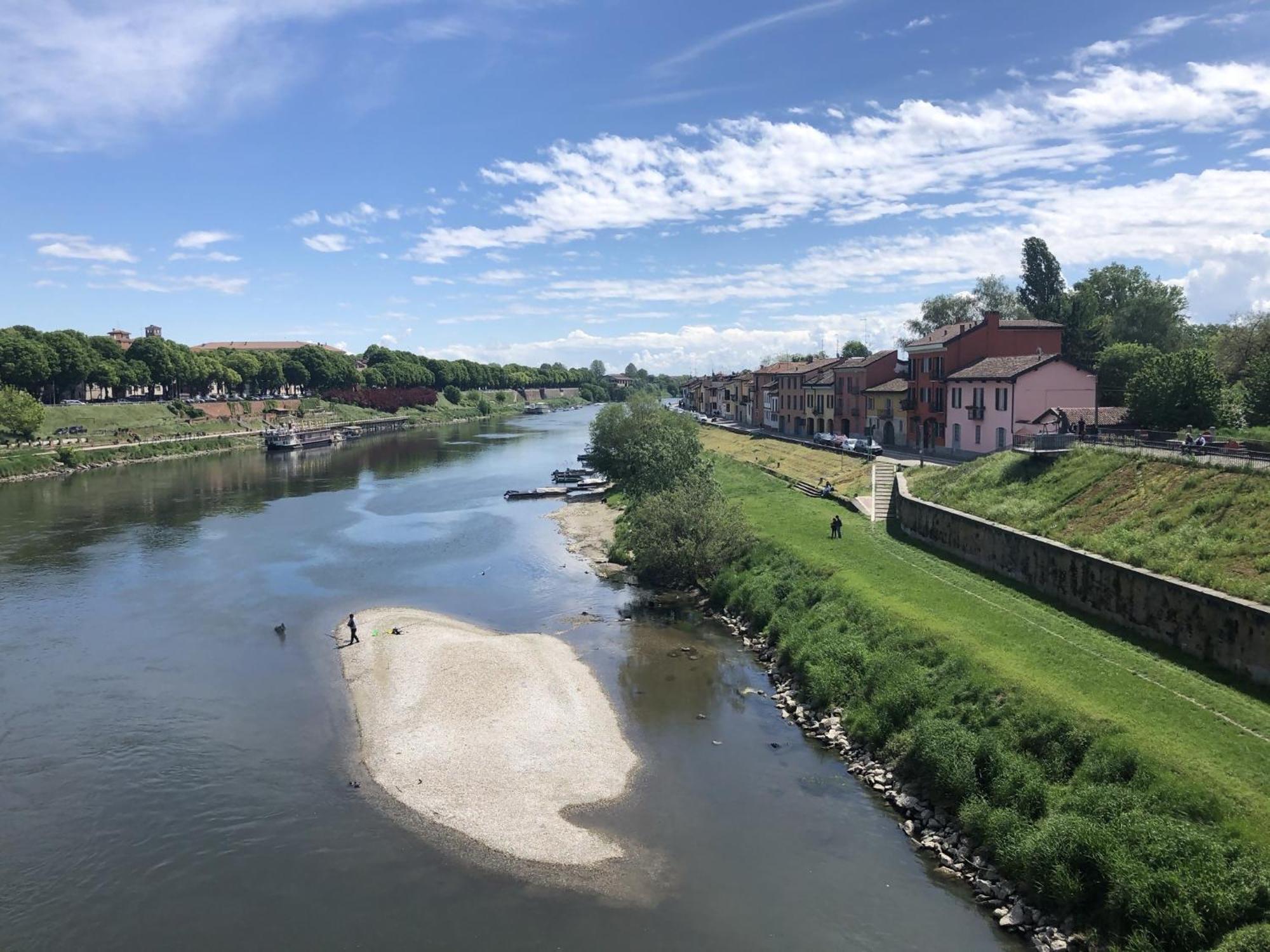 L' Appartamento Del Borgo - Parcheggio Riservato Pavia Eksteriør billede
